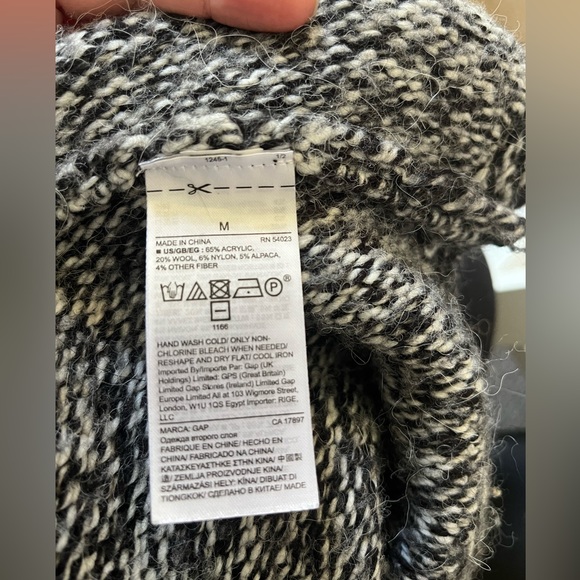 B&W Gap Cardigan Sweater - Picture 3 of 3